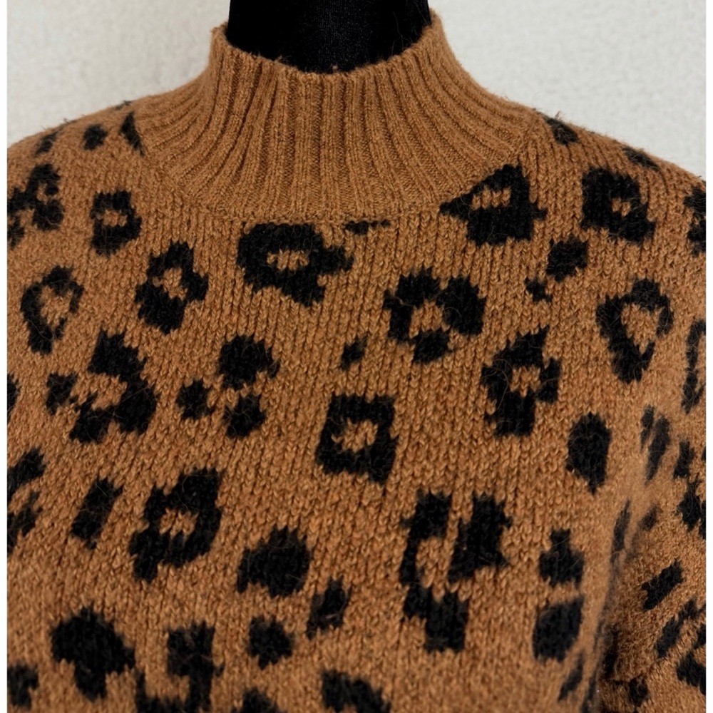 OLD NAVY • Brown Leopard Print Mock-Neck Long Sleeve Knit Sweater, XS - Picture 4 of 14